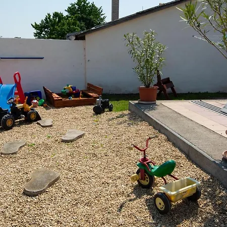 بيت ضيافة Flora